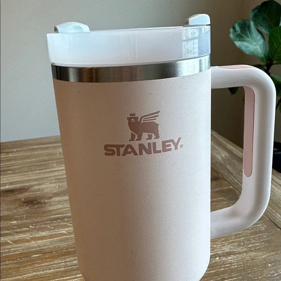 40 oz Stanley Tumbler - Picture 3 of 8